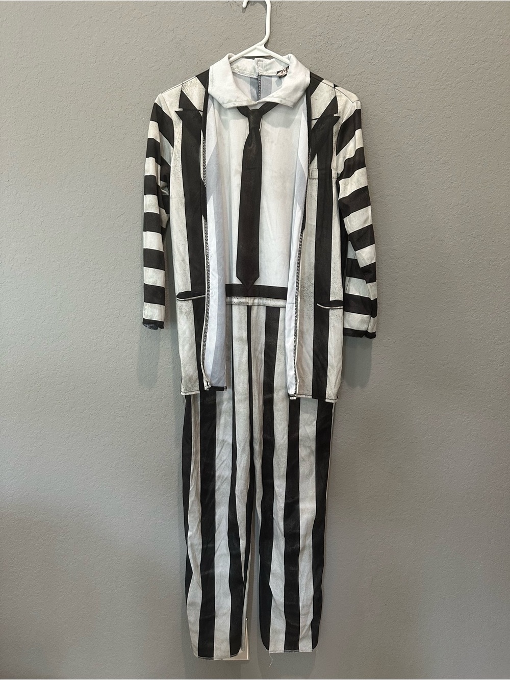 Rubies Beetlejuice one piece costume kids Sz L (12-14) NWOT Halloween costume